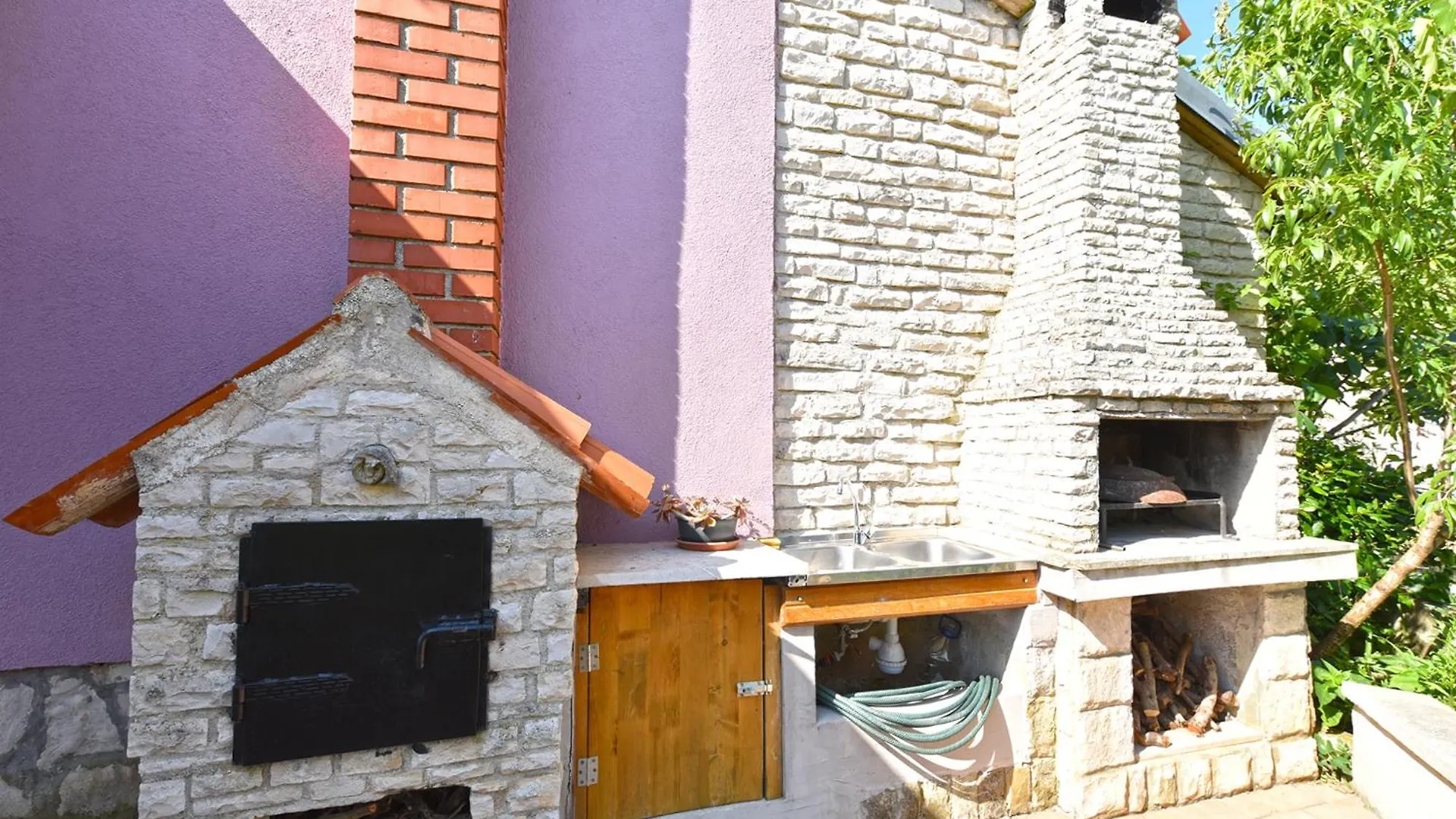 Apartments Vilma 2392 Peruški Croatie